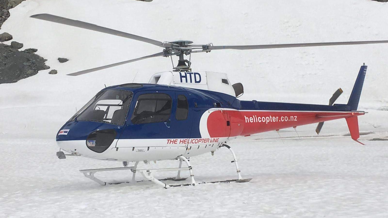 AS350 Landing on a glacier in New Zealand 